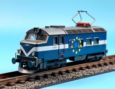 Durante más de 30 años, la política de transportes ha sido parte integral de las políticas comunes de la UE. Su principal objetivo es crear un sistema de transporte sostenible, eficiente e integrado. Esta política incluye la reducción de emisiones de gases de efecto invernadero, la promoción de la movilidad sostenible y la mejora de la conectividad entre los Estados miembros (PierNext/IA).