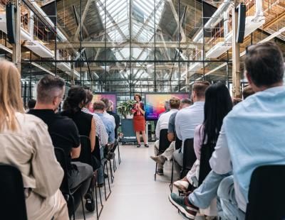 “Todo el mundo sabía que la innovación era importante y que había que empezar a trabajar con start-ups para que el negocio continuara siendo relevante, pero nadie sabía realmente cómo hacerlo. Por eso muchas instituciones quisieron formar parte de PortXL desde el inicio”, rememora su directora general, Christel Pullens (PortXL).