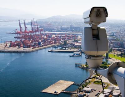 El complicado panorama geopolítico, en el que aumentan las amenazas híbridas entre los estados y muchas redes de delincuencia organizada operan cada vez más online, han llevado a la UE a presentar una nueva estrategia de seguridad, Protect EU, en la que los puertos juegan un papel fundamental. (iStock)