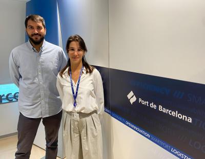 Chiara Saragani, investigadora del CENIT y doctoranda en digitalización del Port de Barcelona, junto a Javier Garrido, responsable técnico de Innovación del Port de Barcelona. Con ellos repasamos las 'Directrices de Ciberresiliencia para Tecnologías Emergentes', documento de la IAPH en cuya elaboración han participado (PierNext).