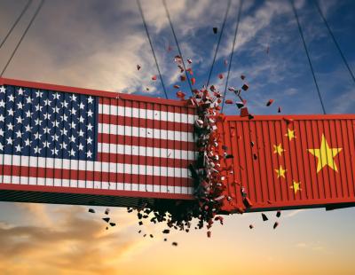 El choque comercial entre Washington y Pekín alcanza nuevos máximos en octubre de 2025 con aranceles del 100% y restricciones a tierras raras. (FP)