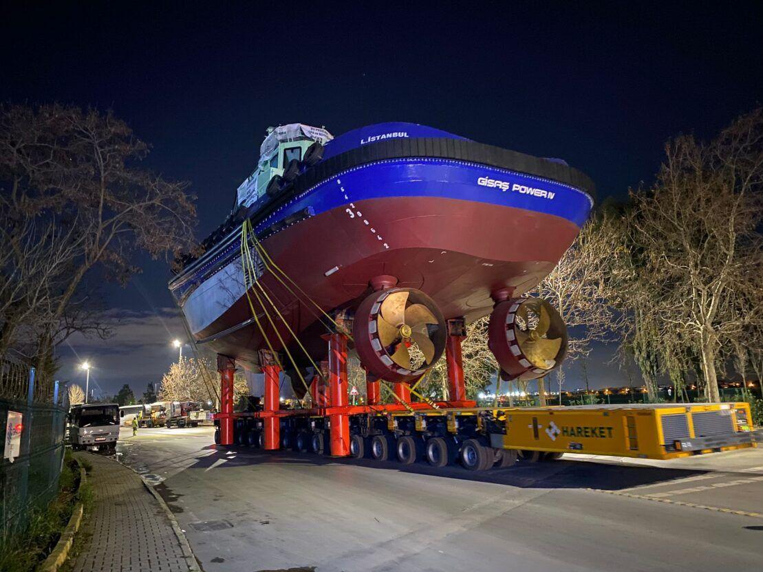 Remolcador eléctrico ZEETUG Gisaş Power IV durante su botadura en el astillero de Tuzla, Estambul