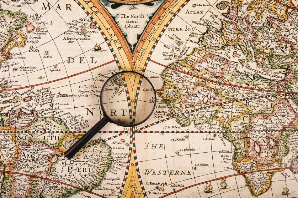 El desvío masivo de barcos por la ruta del cabo de Buena Esperanza por la presión de los houtsis de Yemen sobre la navegación hacia el canal de Suez supone un incremento de precios de los fletes y, por tanto, una disrupción de las cadenas de aprovisionamiento sustentadas en el transporte marítimo. Un nuevo impulso hacia la fragmentación de la globalización (FP).