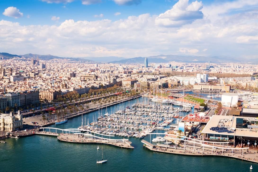 Los resultados del informe 'World Ports Tracker 2025' revelan que casi tres cuartas partes de los puertos organizan regularmente eventos abiertos al público. En la imagen, vista área del Port Vell de Barcelona (FP).