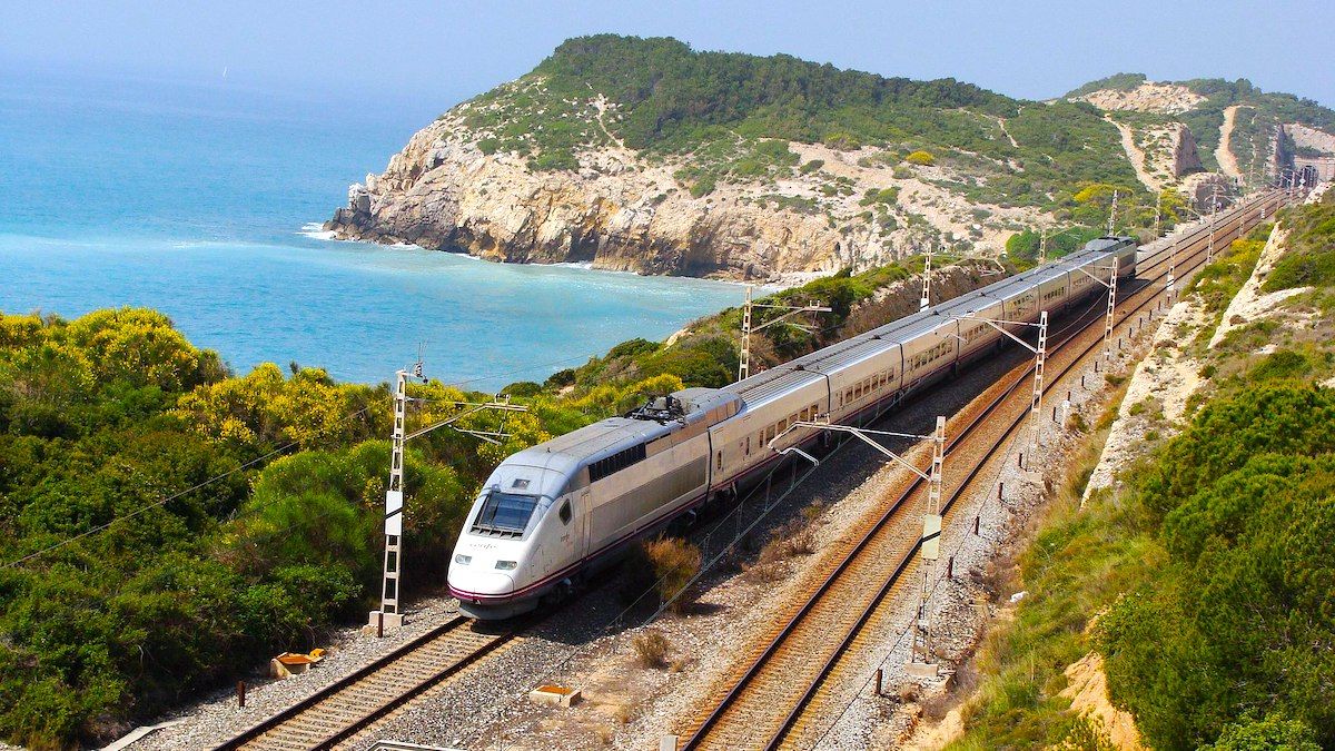 Euromed de Renfe cubriendo el servicio Alicante-Barcelona Sants. (Wikipedia)