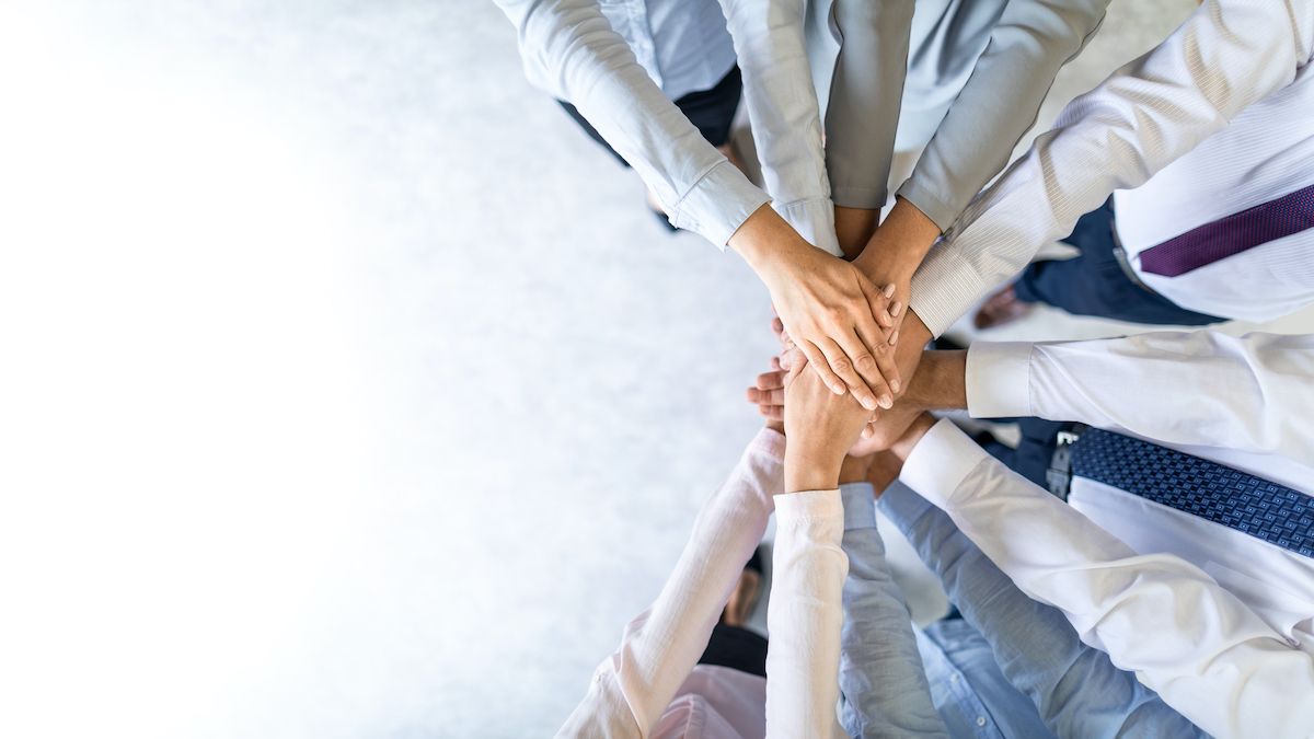 Una de las habilidades sociales a tener en cuenta es la capacidad de trabajo en equipo. (Gettyimages)