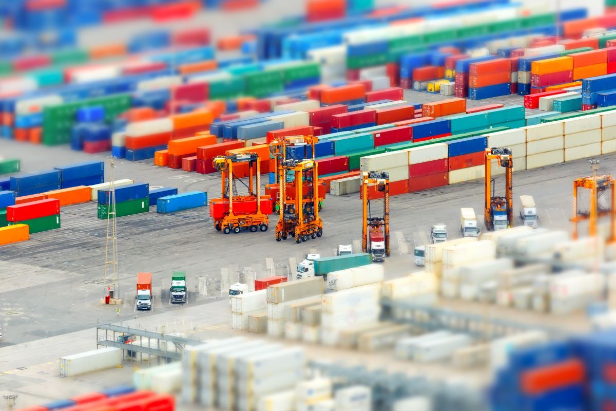 The value of the freight forwarder has resided in their ability to gather knowledge and information about connected services but the evolution of information systems radically change their function. (GettyImages)