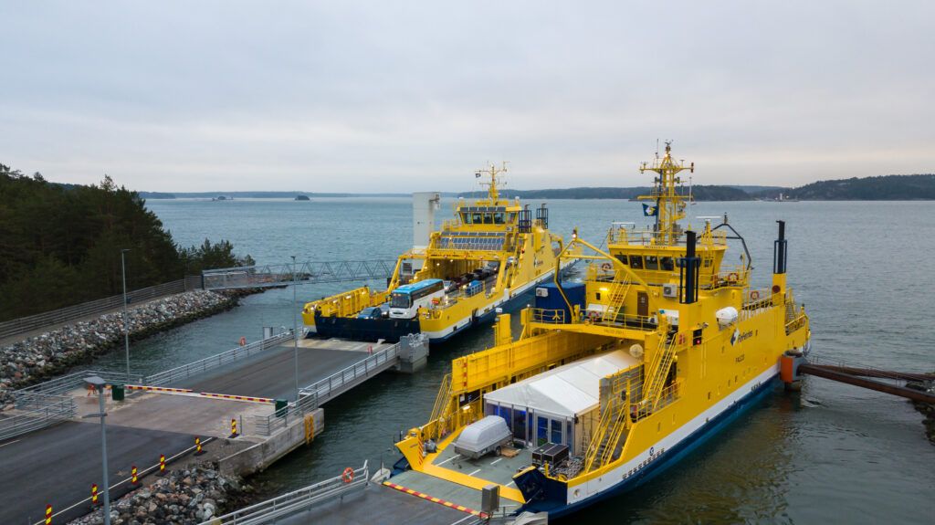 There are numerous prototypes capable of navigating completely autonomously, although their use is limited to test areas. (Finferries)
