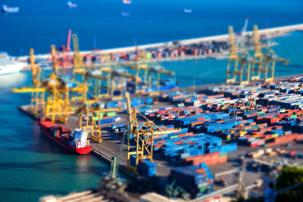 When it comes to reducing emissions from port environments, not only technological, but also economic, political and social factors come into play. (GettyImages).