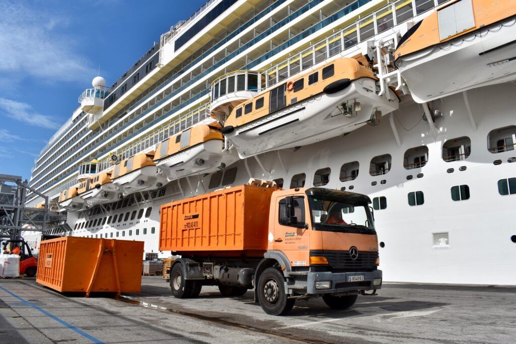 Thanks to automation, waste collection is carried out 24 hours a day. (Port of Barcelona)
