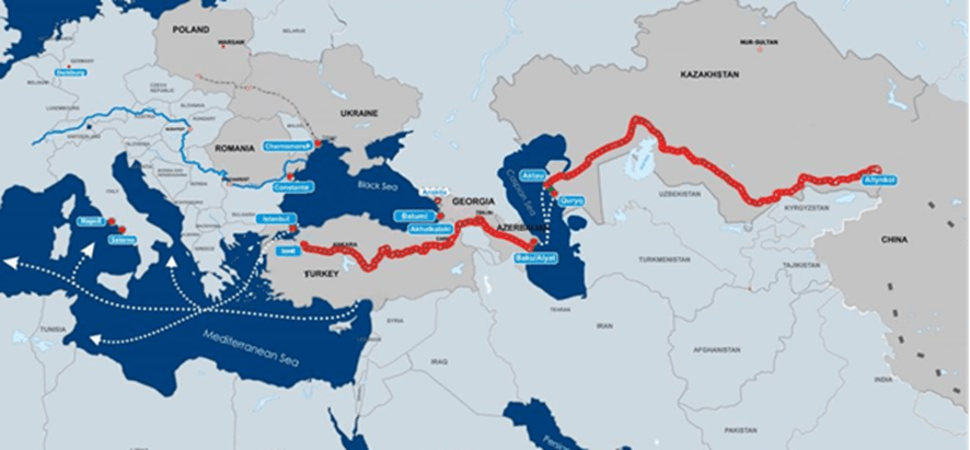 El corredor sur pasa por Kazajstán, el Mar Caspio, Azerbaiyán, Georgia y Turquía, desde donde accede a Europa.