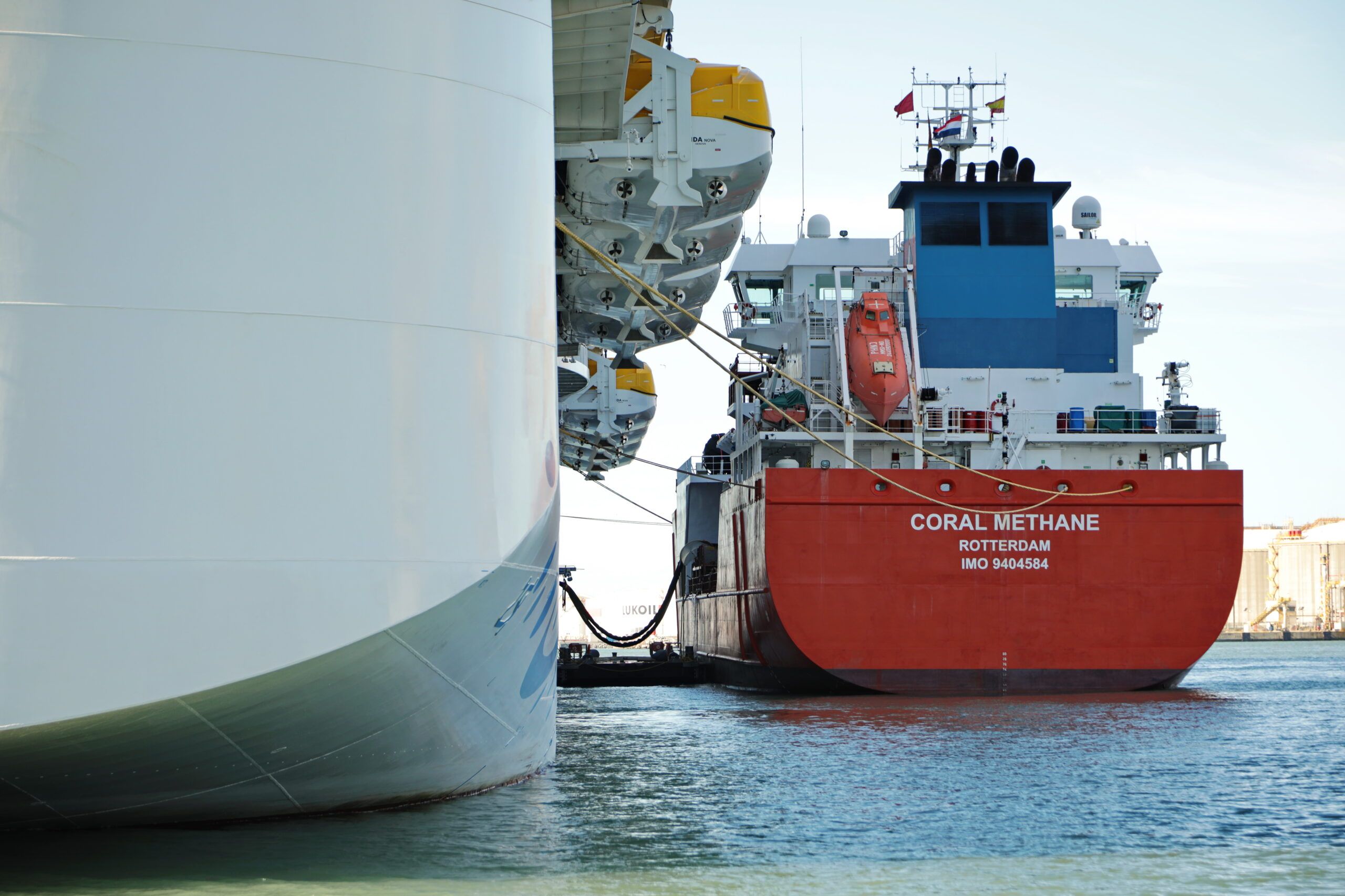 The increase in the number of LNG-powered units also promotes the construction of bunkering vessels. (Port de Barcelona)