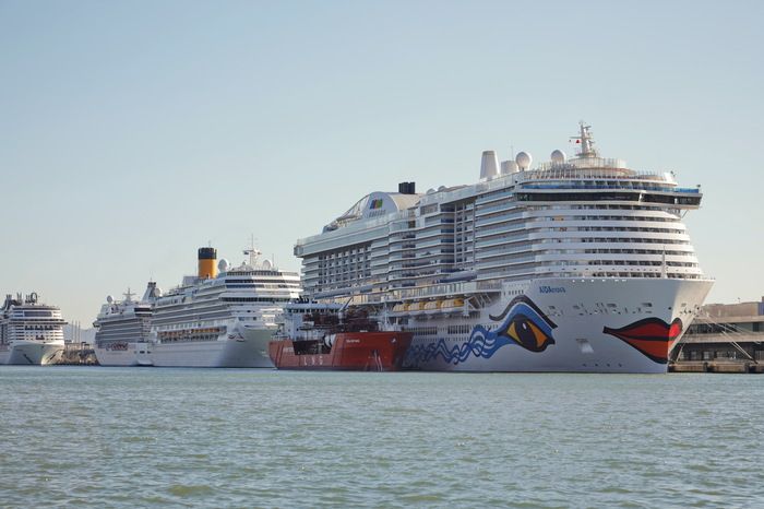 The AIDAnova, the first passenger ship to use LNG as a propelling fuel. (Port de Barcelona)