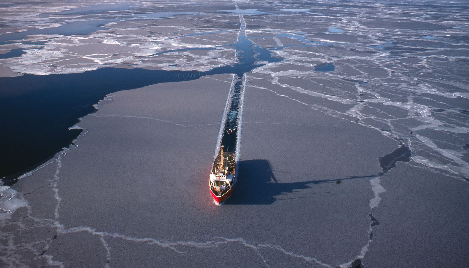 El deshielo del Ártico permitirá trazar nuevas rutas. Sin embargo, los daños ambientales serían irreparables. (Getty Images)