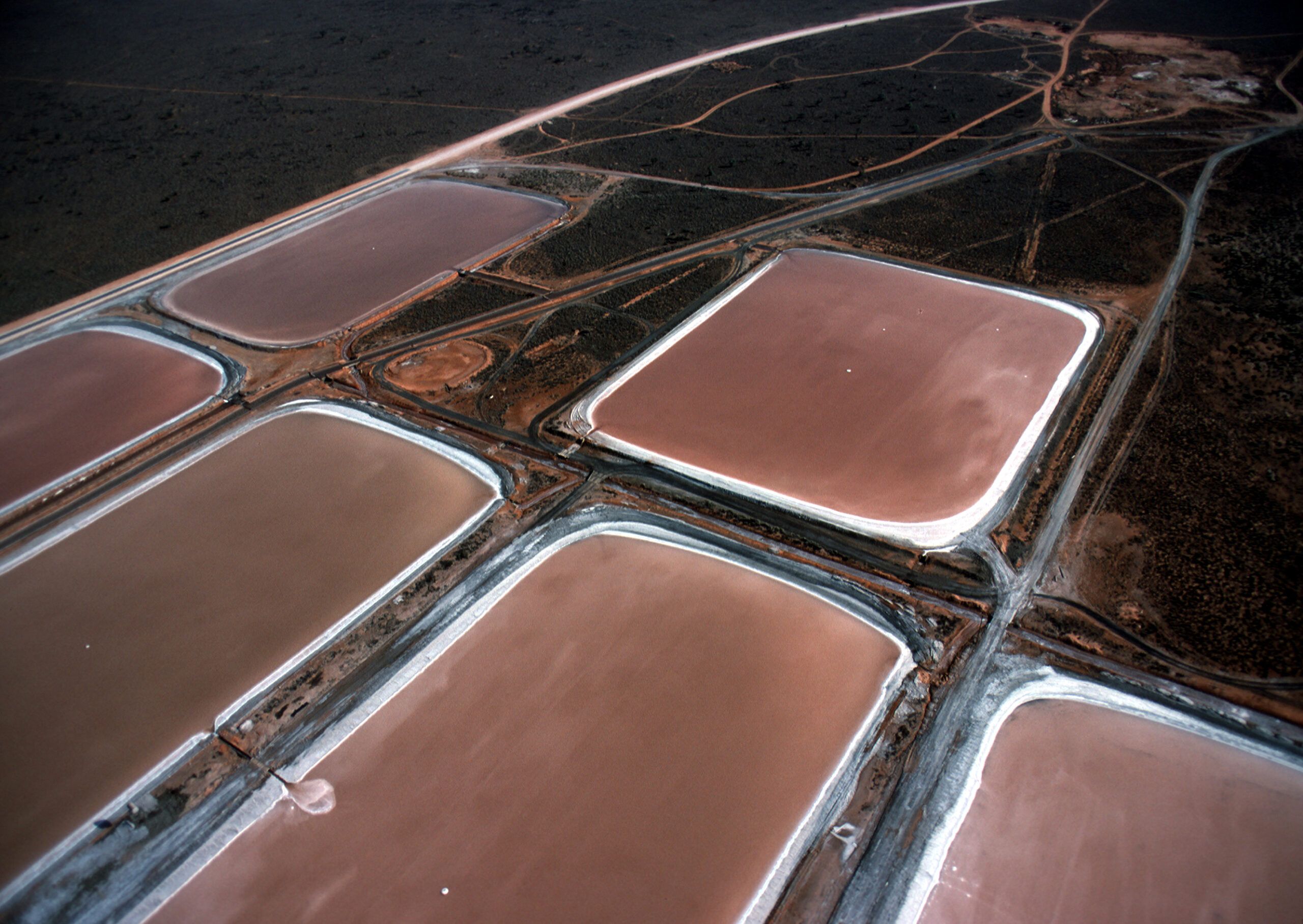Estanques de cultivo de algas para la producción de betacarotina, Whyalla, Australia Meridional (CSIRO /R. Kerton)
