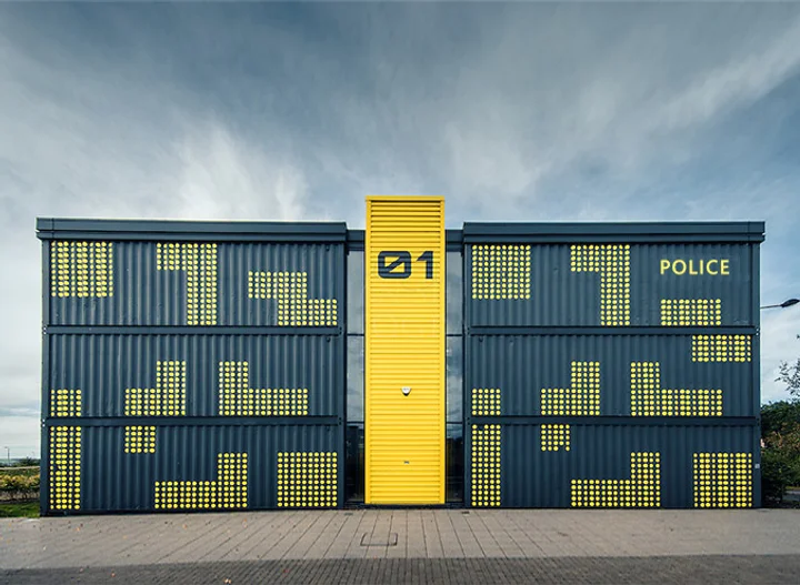 Los contenedores permiten ejecutar de forma eficiente la arquitectura modular, como en este proyecto de estación de policía (GreenBox)