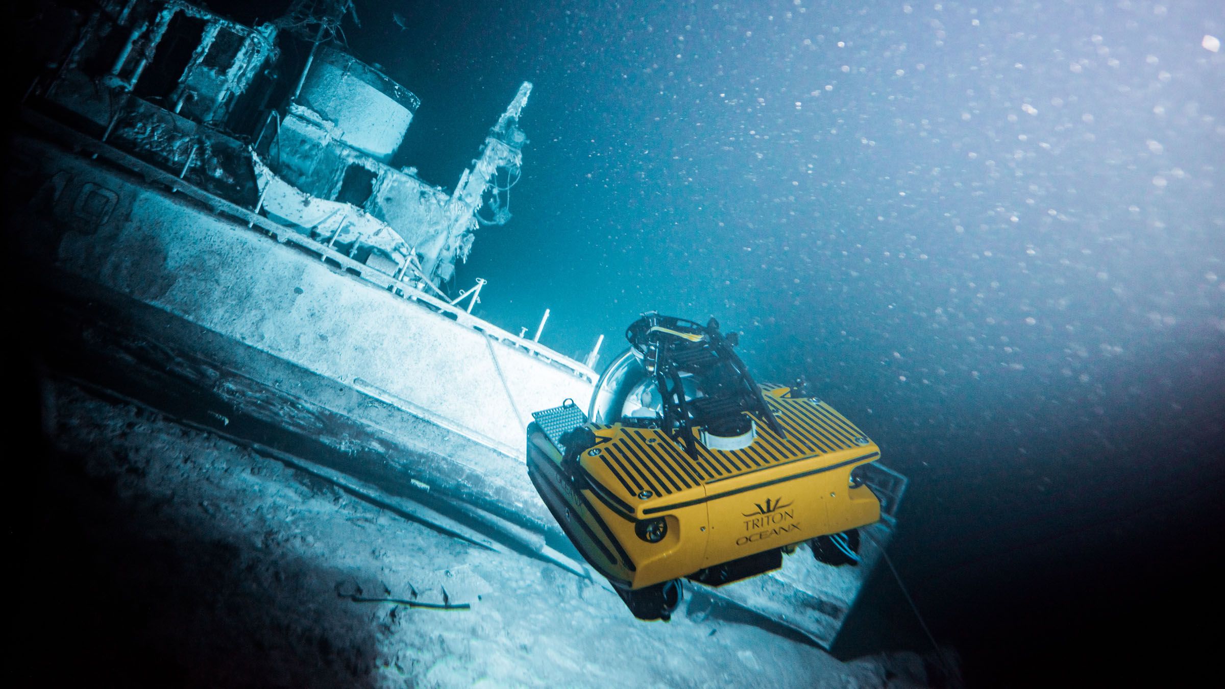 Además de utilizarse en prospecciones científicas, los submarinos tripulados permiten inspeccionar otros elementos en el fondo del mar como las infraestructuras críticas. (Triton Submarines / Allison Markova)