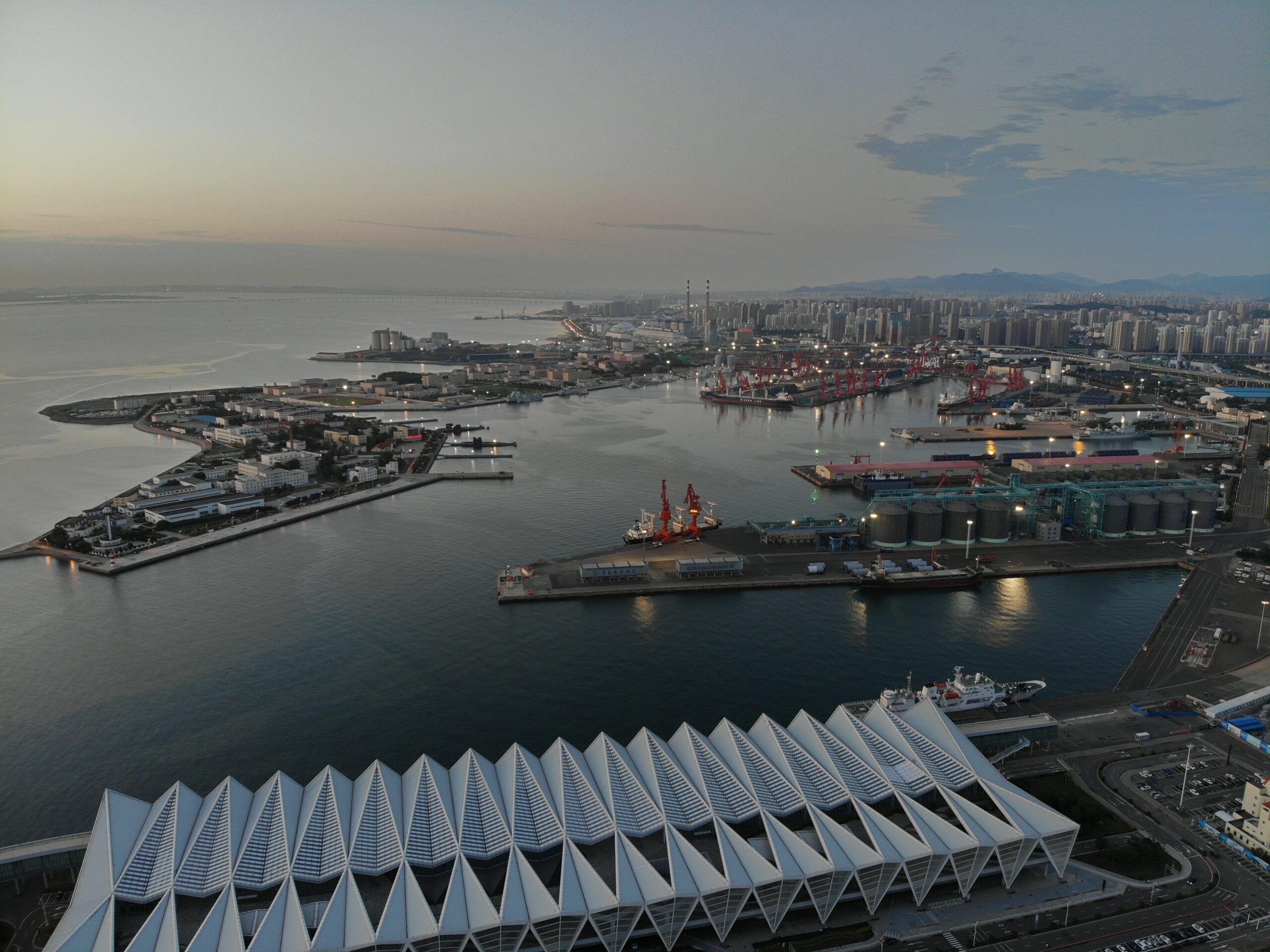 El Gemelo Digital del puerto de Qingdao es capaz de recoger información en tiempo real procedente de diferentes sistemas operativos. (Port of Qingdao)