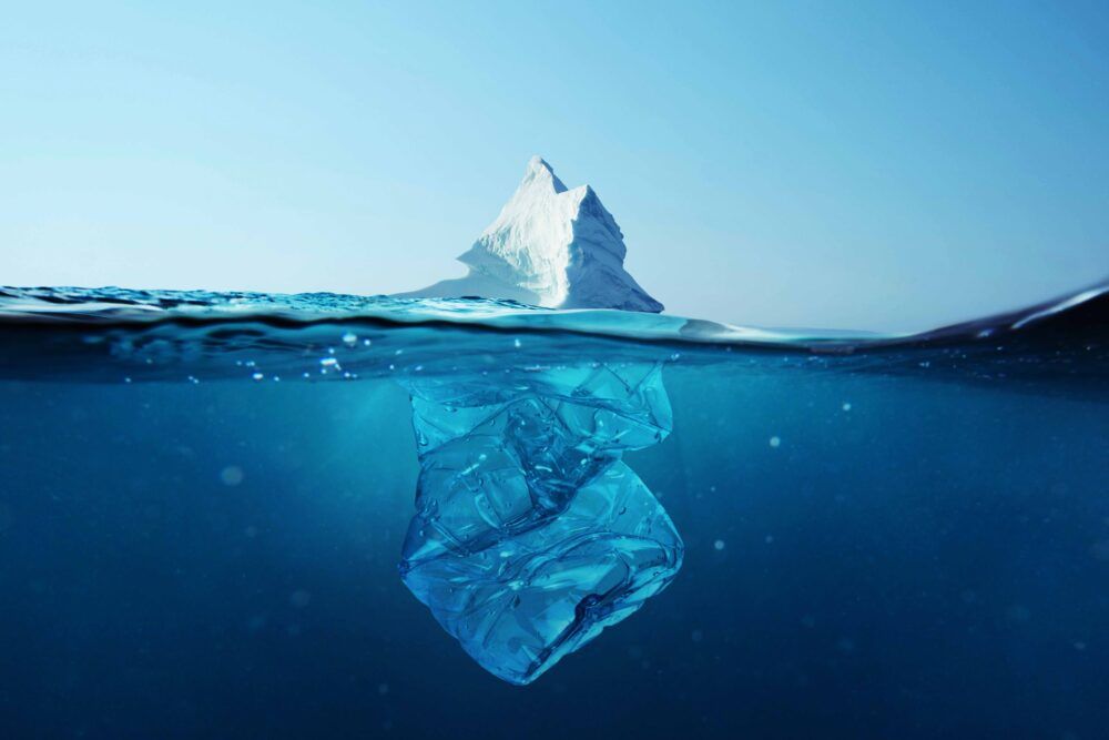 430 million metric tons of plastic are produced each year, and 11 million end up in the oceans. Even if citizens and port initiatives clean up the seas, microplastics continue to contaminate even our food chain (FP).