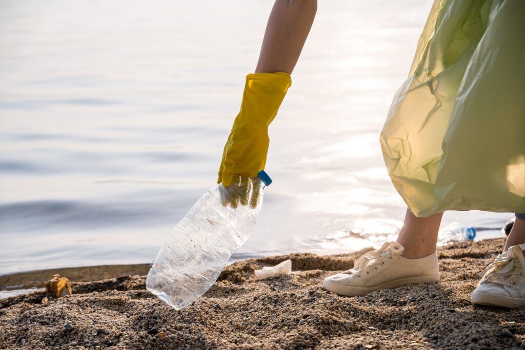 The consequences of plastic pollution have also mobilized an important part of the population and several voluntary organizations (VPOs) have emerged. (FP)