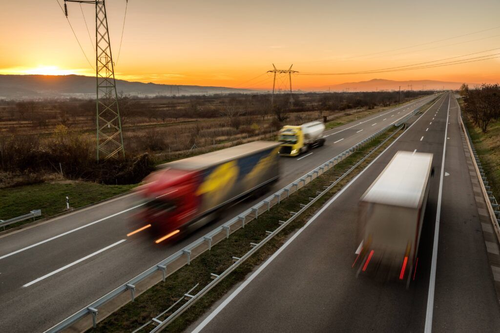 El transport per carretera a la xarxa bàsica i bàsica ampliada haurà de disposar d'àrees de descans cada 60 km a partir del 2030 (FP).