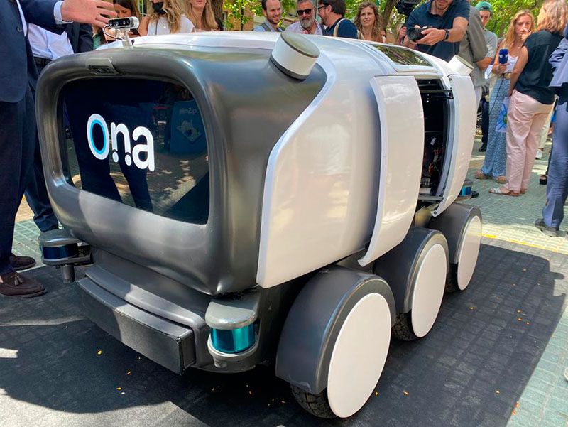 Ona is the autonomous robot prototype that was tested in Esplugues de Llobregat (Barcelona) and in Debrecen (Hungary) (UPC).