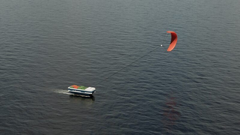 L'empresa CargoKite desenvolupa microcargueres autònoms que s'impulsen mitjançant veles que imiten les del kitesurf (CargoKite).