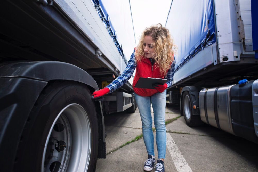 El nuevo reglamento incorpora a los vehículos pesados de 7,5 toneladas y añade nuevas fechas, 2035 y 2040, para lograr los objetivos fijados de reducción de emisiones en los vehículos nuevos y matriculados a partir del 2030. (FP)