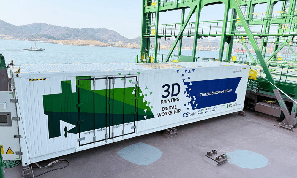 Els sistema 3D Printing Digital Workshop instalándose en un carguero de Hyundai Merchant Marine (HD HYUNDAI HEAVY INDUSTRIES).