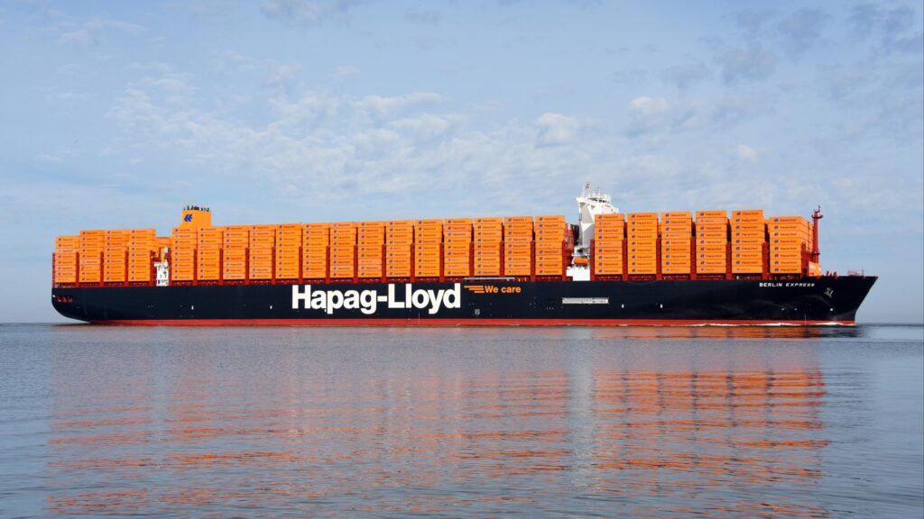 El 'Berlin Express', con una eslora de 400 metros y una capacidad de 23.660 TEU, está marcando nuevos estándares en el transporte de contenedores (Hapag-Lloyd).