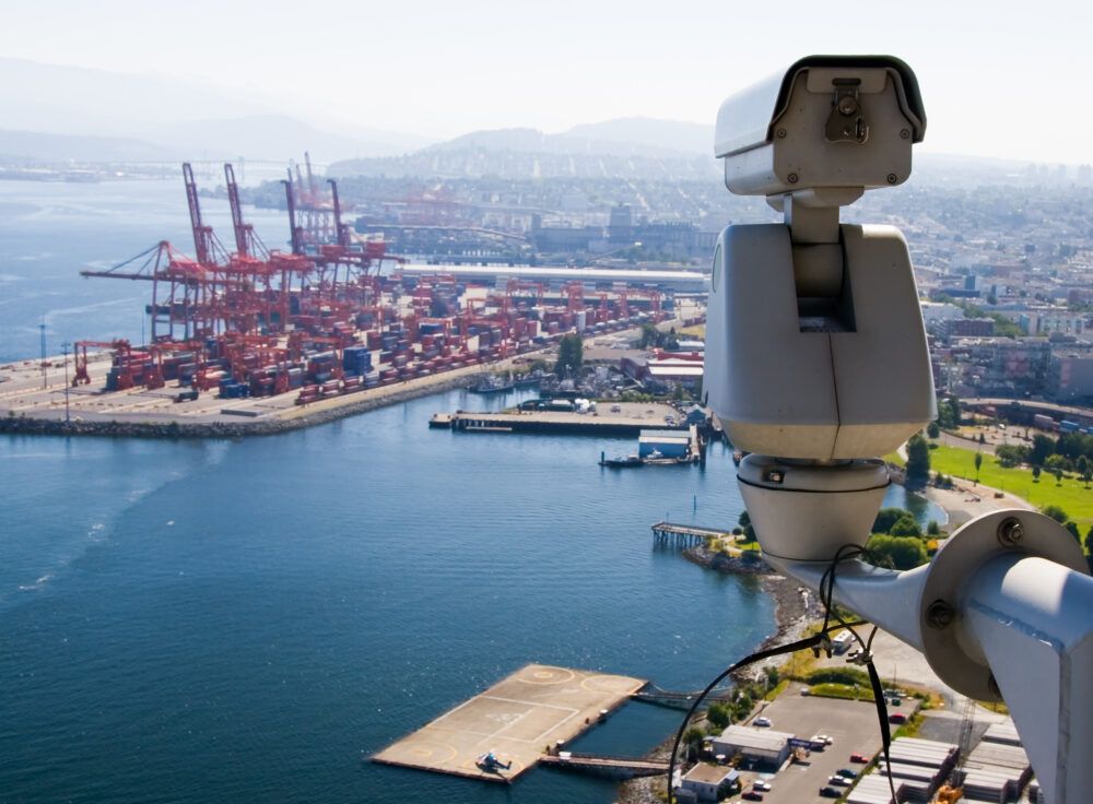 El complicado panorama geopolítico, en el que aumentan las amenazas híbridas entre los estados y muchas redes de delincuencia organizada operan cada vez más online, han llevado a la UE a presentar una nueva estrategia de seguridad, Protect EU, en la que los puertos juegan un papel fundamental. (iStock)