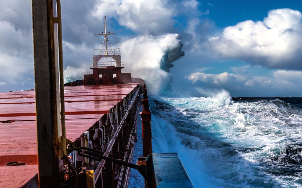 Los desastres naturales y el cambio climático son considerados factores de alto riesgo por el 44% y 38% de los puertos, respectivamente, según el 'World Ports Tracker' (FP).
