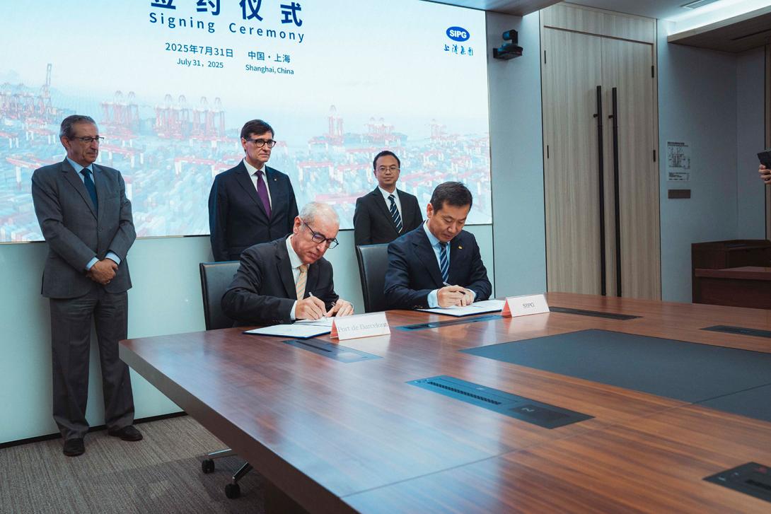 Signatura de l'acord entre el Port de Barcelona i el port de Shanghai per a l'impuls d'un corredor verd marítim entre les dues infraestructures (Port de Barcelona).