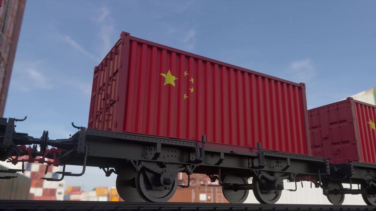 La posible reapertura de la ruta del Mar Rojo facilitaría aún más el acceso de productos asiáticos al mercado europeo, principal alternativa al mercado estadounidense. (FP)