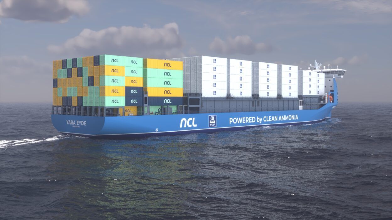 Renderització del vaixell portacontenidors Yara Eyde navegant, el primer vaixell del món propulsat per amoníac net operat per North Sea Container Line per a rutes sense emissions Render del Yara Eyde, anunciat com el primer vaixell portacontenidors del món propulsat per amoníac net. Operarà des de 2026 en una ruta sense emissions entre Noruega (Oslo i Porsgrunn) i Alemanya (Hamburg i Bremerhaven), evitant 11.000 tones de CO₂ a l'any. Aquest projecte és una empresa conjunta entre Yara Clean Ammonia i North Sea Container Line. (Yara)