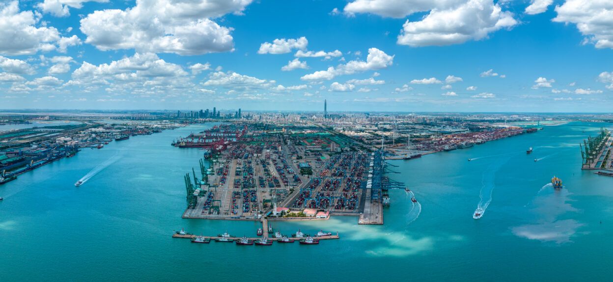 El puerto de Tianjin dispone de una terminal gestionada a partir gemelo digital, 5G, IoT, vehículos autónomos y computación en la nube (Port of Tianjin)