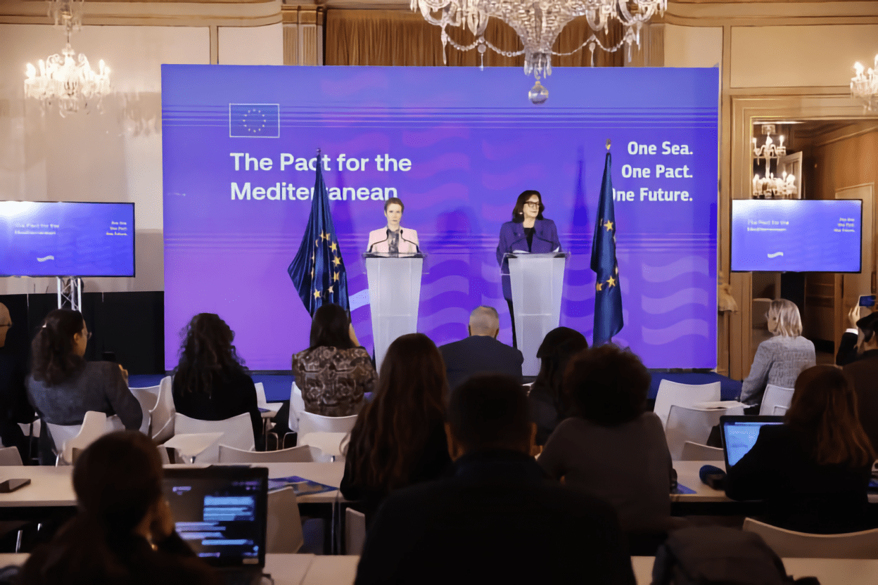 Kaja Kallas, Alta Representant de la Unió per a Afers Exteriors i vicepresidenta de la Comissió Europea, juntament amb Dubravka Šuica, Comissària Europea per al Mediterrani Kaja Kallas, Alta Representant de la Unió per a Afers Exteriors i vicepresidenta de la Comissió Europea, juntament amb Dubravka Šuica, Comissària Europea per al Mediterrani, durant la presentació del Pacte per la Mediterrània a Barcelona el passat 28 de novembre (Comissió Europea).