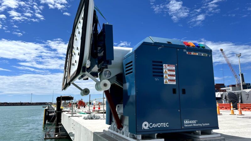 Amarre automático por vacío: la tecnología que amarra megaportacontenedores en 30 segundos sin una sola línea de cabo