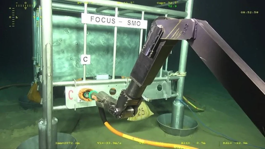 Victor 6000 submarine robot from the French oceanographic institute Ifremer during installation of the fiber optic cable for the ERC FOCUS project near Mount Etna (Sicily). Since 2020, this system uses BOTDR technology to measure seabed deformations and detect seismic activity in an area that suffered the devastating 1908 tsunami (Ifremer).