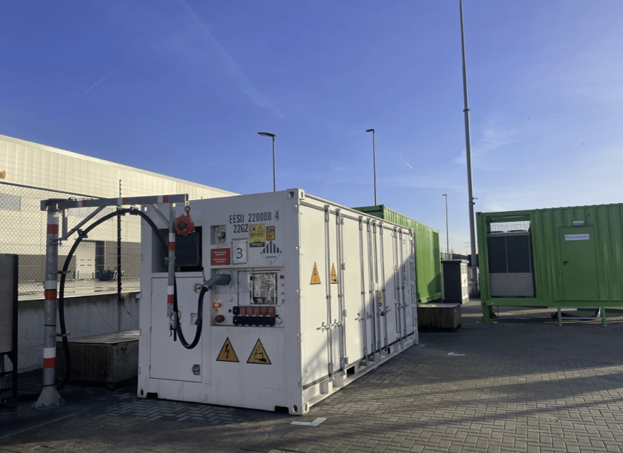 One of the modular energy containers evaluated under the PIONEERS project, funded by Horizon 2020 and coordinated by the Port of Antwerp-Bruges, as part of its feasibility study for a diesel-free charging corridor on the Antwerp–Willebroek–Venlo route. (PIONEERS)